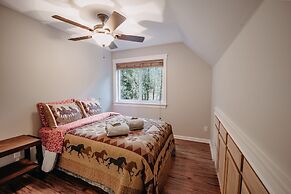 22mbr - Wi-fi - Fireplace - Pets Ok - Sleeps 8 4 Bedroom Cabin by Reda