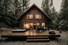 22mbr - Wi-fi - Fireplace - Pets Ok - Sleeps 8 4 Bedroom Cabin by Reda