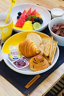 YELLO Hotel Kuta Beachwalk Bali