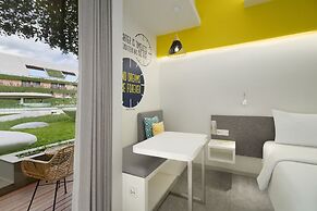 YELLO Hotel Kuta Beachwalk Bali