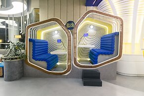 YELLO Hotel Kuta Beachwalk Bali