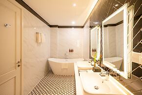 Rex Quang Binh Hotel