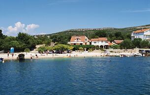 Obrovackrusevo, Modern apt w. Terrace & sea View