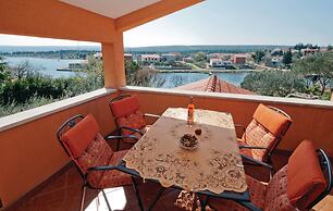 Obrovackrusevo, Modern apt w. Terrace & sea View