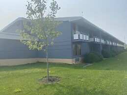 Suburban Studios Buffalo Airport