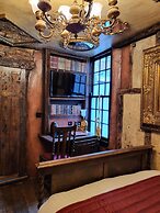 Hocus Pocus Tiny Hotel