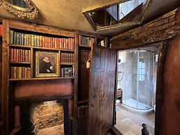 Hocus Pocus Tiny Hotel