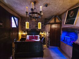 Hocus Pocus Tiny Hotel