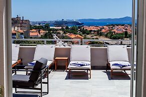 Penthouse Luxury Suite