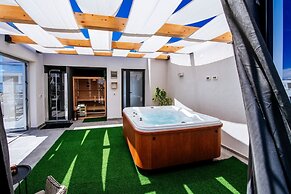 Penthouse Luxury Suite