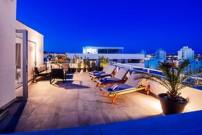 Penthouse Luxury Suite