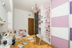 Spacious Apt. With Magnificent sea View & Balcony