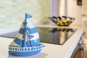 Spacious Apt. With Magnificent sea View & Balcony