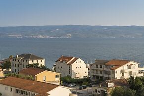 Spacious Apt. With Magnificent sea View & Balcony