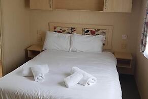 2br-pool-garden-parking-wifi-sleeps6