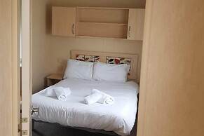 2br-pool-garden-parking-wifi-sleeps6