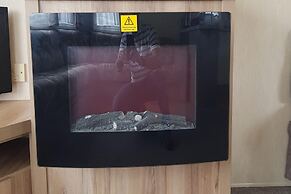 2br-pool-garden-parking-wifi-sleeps6