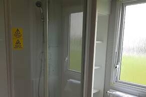 2br-pool-garden-parking-wifi-sleeps6