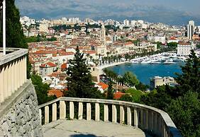 Comfortable Classy Apartment Close to Znjan Beach