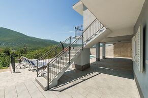 Vacation House With the Pool, Near River Cetina
