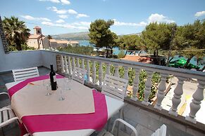 Large Apartment w. big Terrace, Next to the Beach