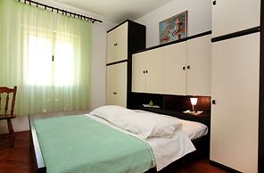 Large Apartment w. big Terrace, Next to the Beach