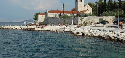 Large Apartment w. big Terrace, Next to the Beach