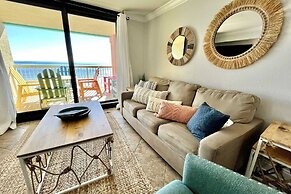 Harbour Place 511 3 Bedroom Condo by RedAwning