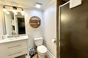 Harbour Place 511 3 Bedroom Condo by RedAwning