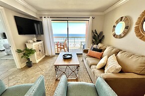 Harbour Place 511 3 Bedroom Condo by RedAwning