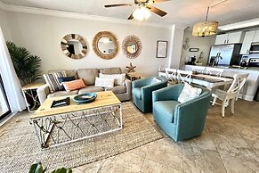 Harbour Place 511 3 Bedroom Condo by RedAwning