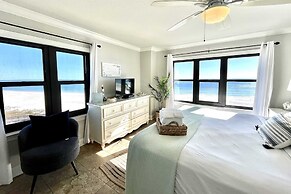 Harbour Place 511 3 Bedroom Condo by RedAwning