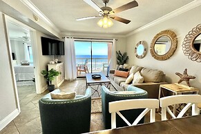 Harbour Place 511 3 Bedroom Condo by RedAwning