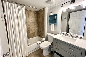 Harbour Place 511 3 Bedroom Condo by RedAwning