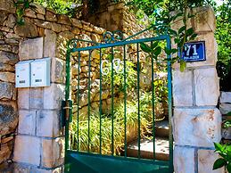 Romantic Apartment With big Garden and Grill