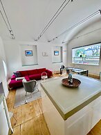 Quirky Seaside Family Cottage, Walk to the Waves!