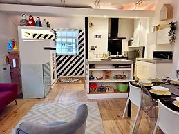 Quirky Seaside Family Cottage, Walk to the Waves!