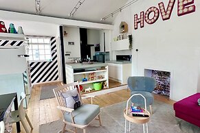 Quirky Seaside Family Cottage, Walk to the Waves!