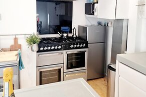 Quirky Seaside Family Cottage, Walk to the Waves!