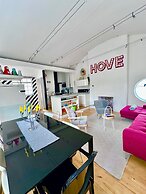 Quirky Seaside Family Cottage, Walk to the Waves!