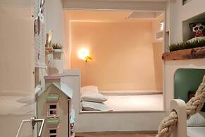 Quirky Seaside Family Cottage, Walk to the Waves!