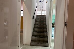 Quirky Seaside Family Cottage, Walk to the Waves!