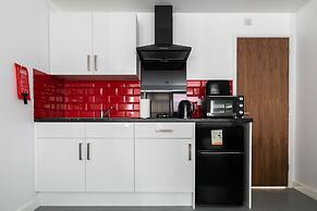 Leicester's Lyter Living