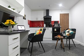 Leicester's Lyter Living