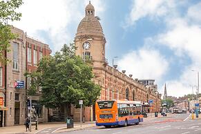 Leicester's Lyter Living