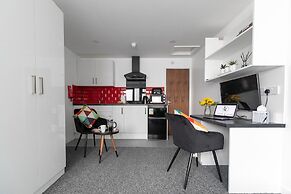 Leicester's Lyter Living