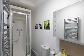 Leicester's Lyter Living