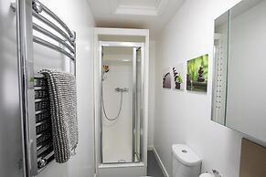 Leicester's Lyter Living