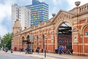 Leicester's Lyter Living