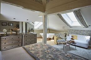 Helguera Palacio Boutique & Antique